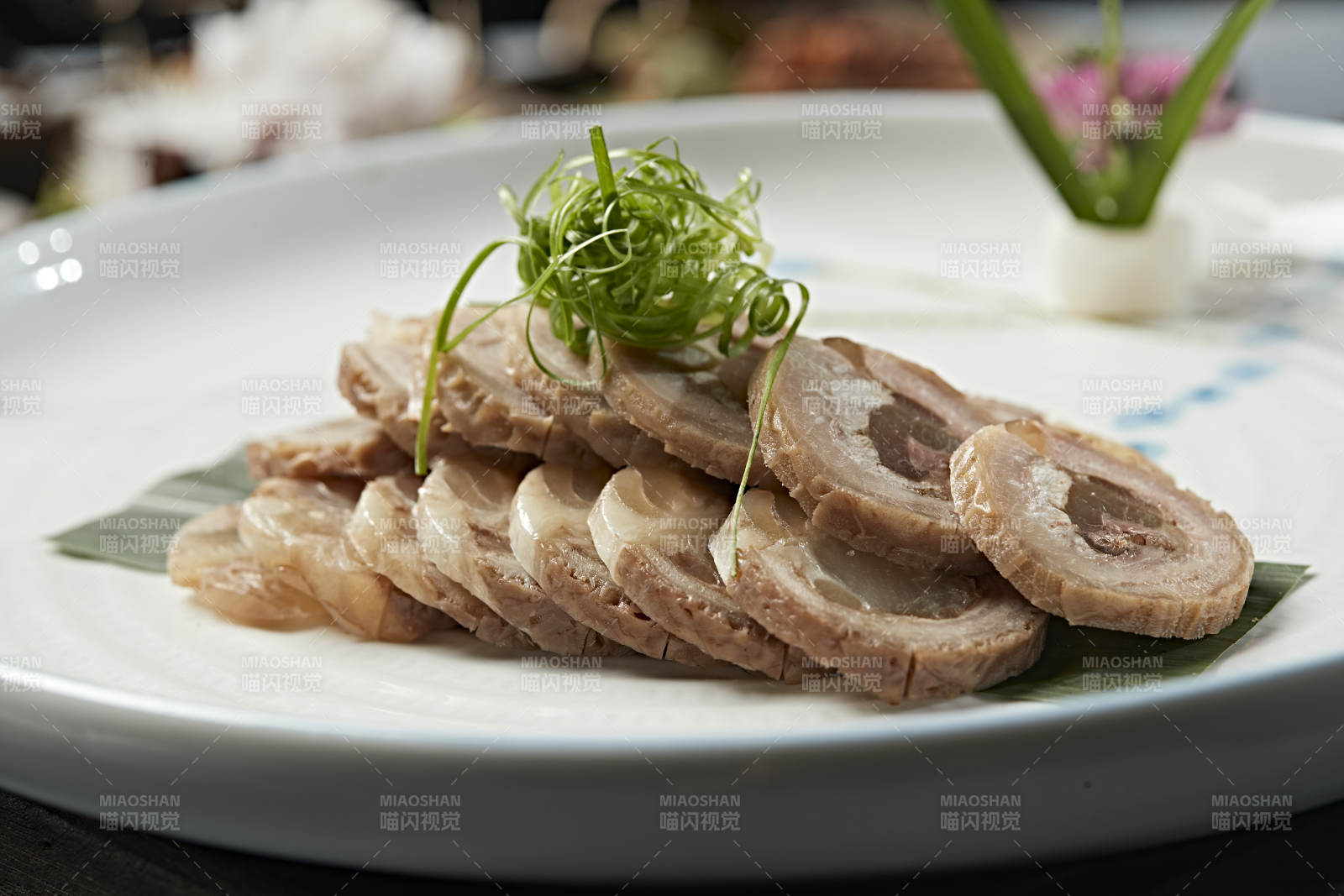 牛肚卷牛蹄筋切片-摄影图