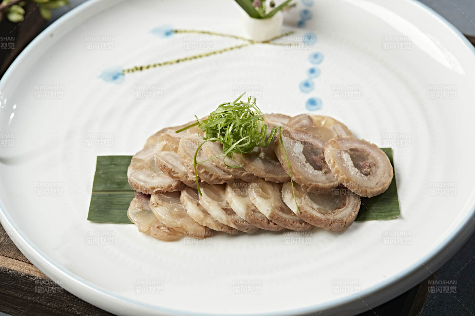 牛肚卷牛蹄筋切片-摄影图