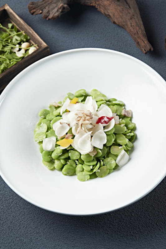 五花肉片彩椒百合小炒青蚕豆