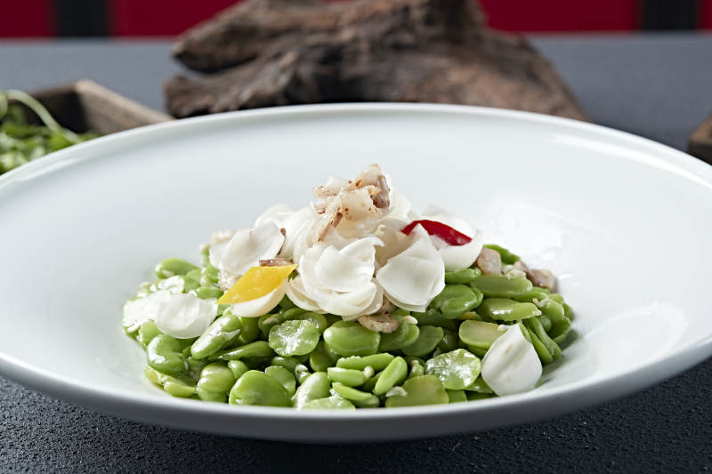 五花肉片彩椒百合小炒青蚕豆