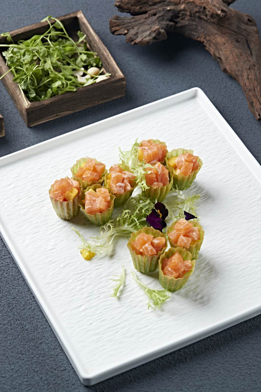 蜜瓜水果金盏刺身三文鱼粒