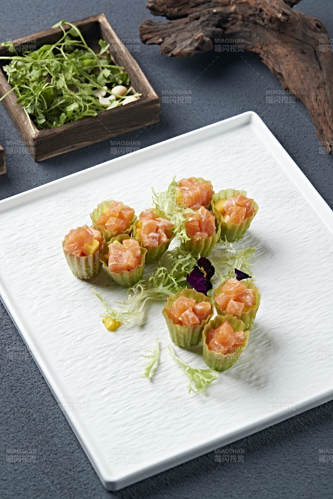 蜜瓜水果金盞刺身三文魚粒