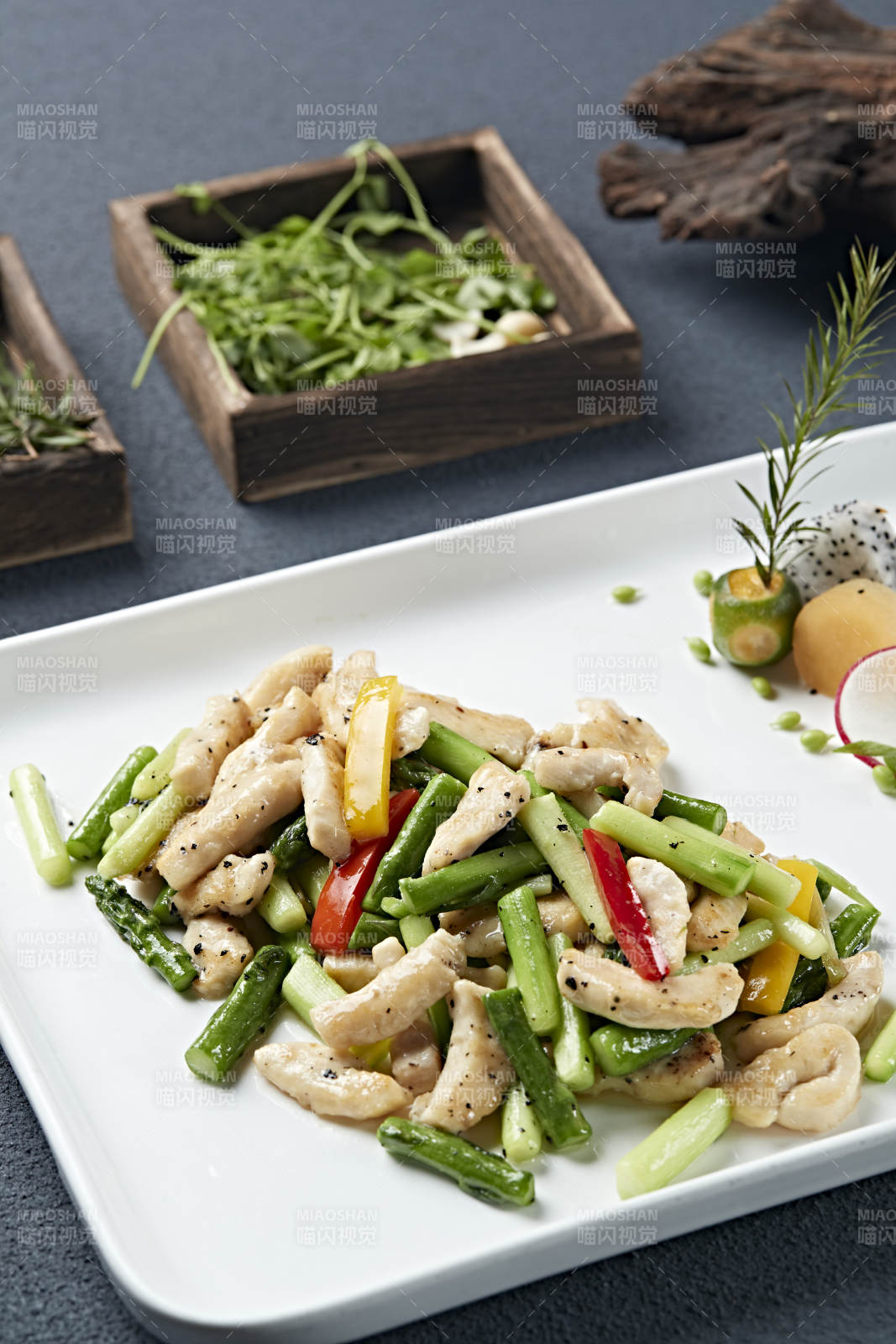 鸡柳小炒芦笋段