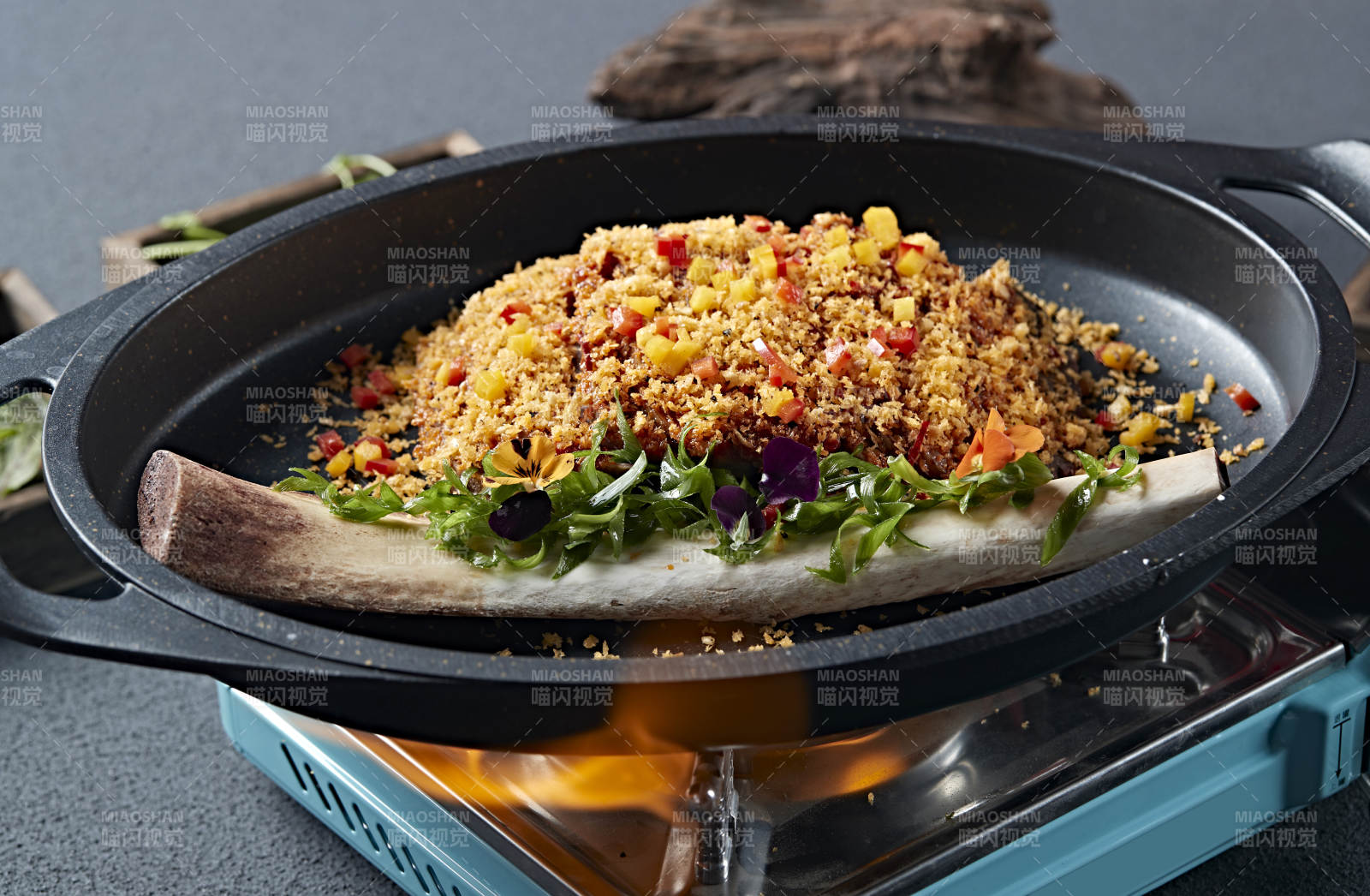 铁板避风塘香烤拆骨肉