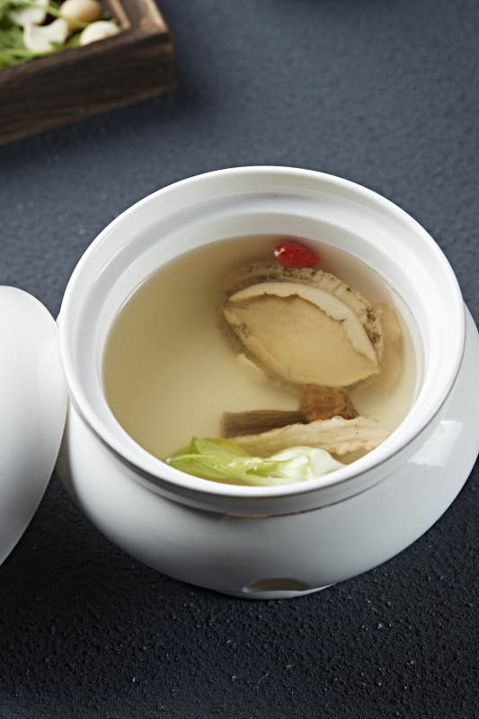 鲍鱼枸杞吨当归党参汤