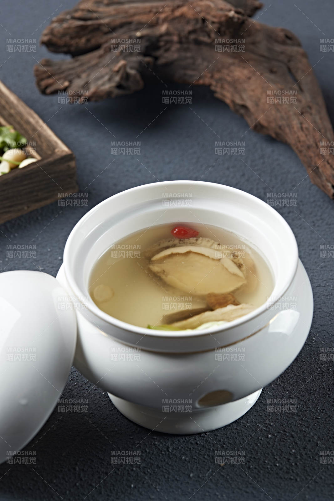 鮑魚枸杞噸當歸黨參湯