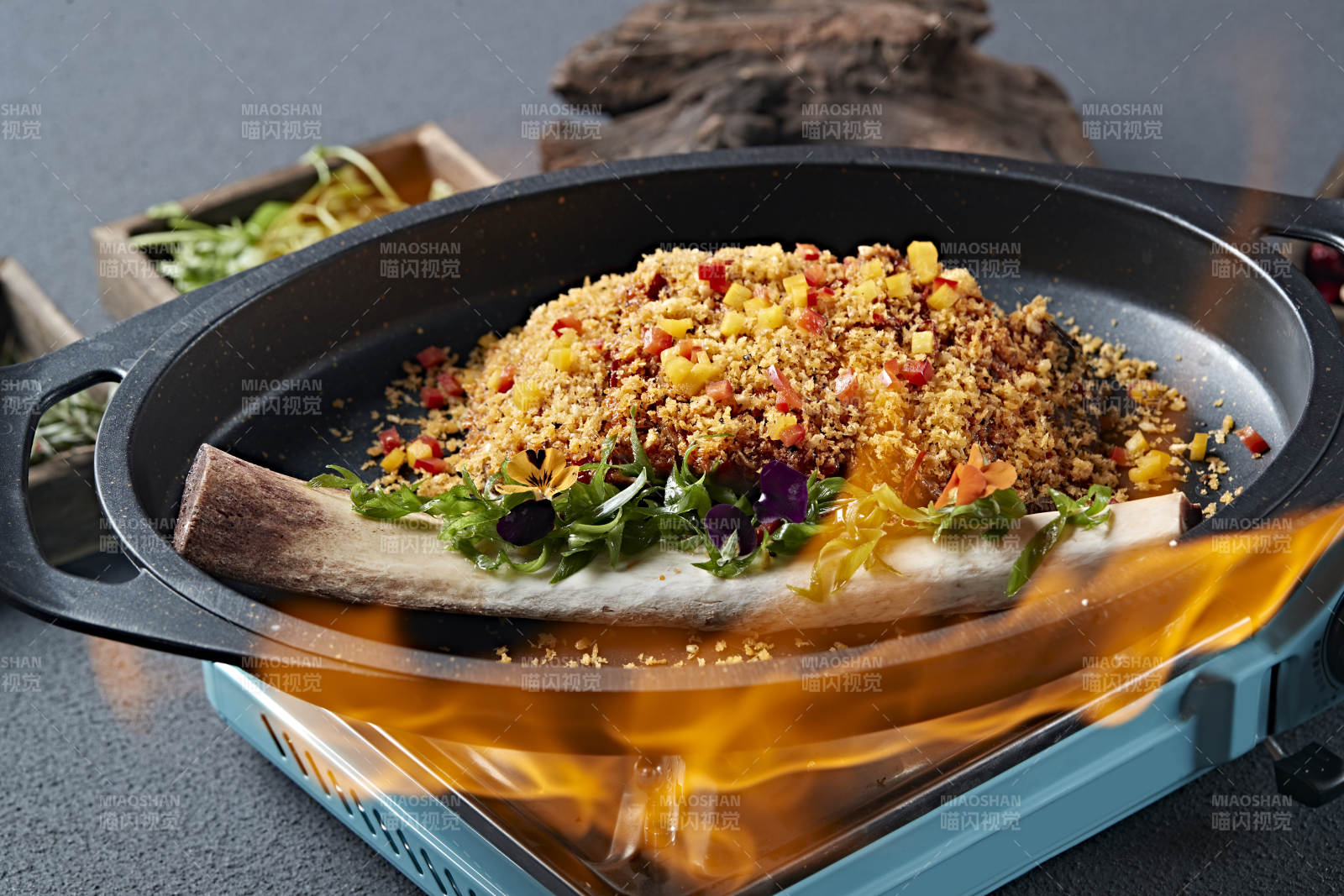 铁板避风塘香烤拆骨肉