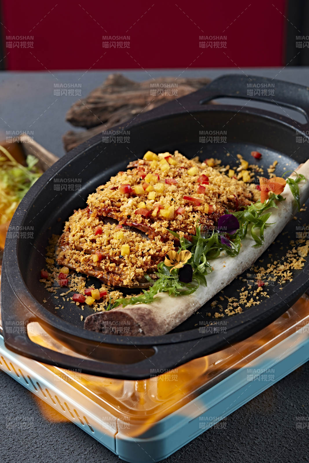 鐵板避風塘香烤拆骨肉