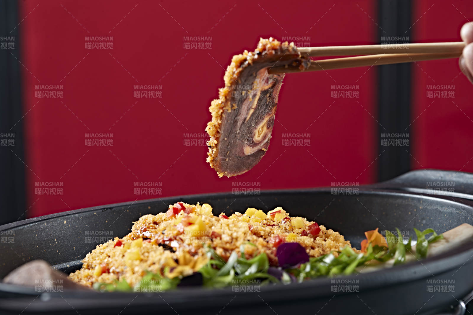 鐵板避風塘香烤拆骨肉