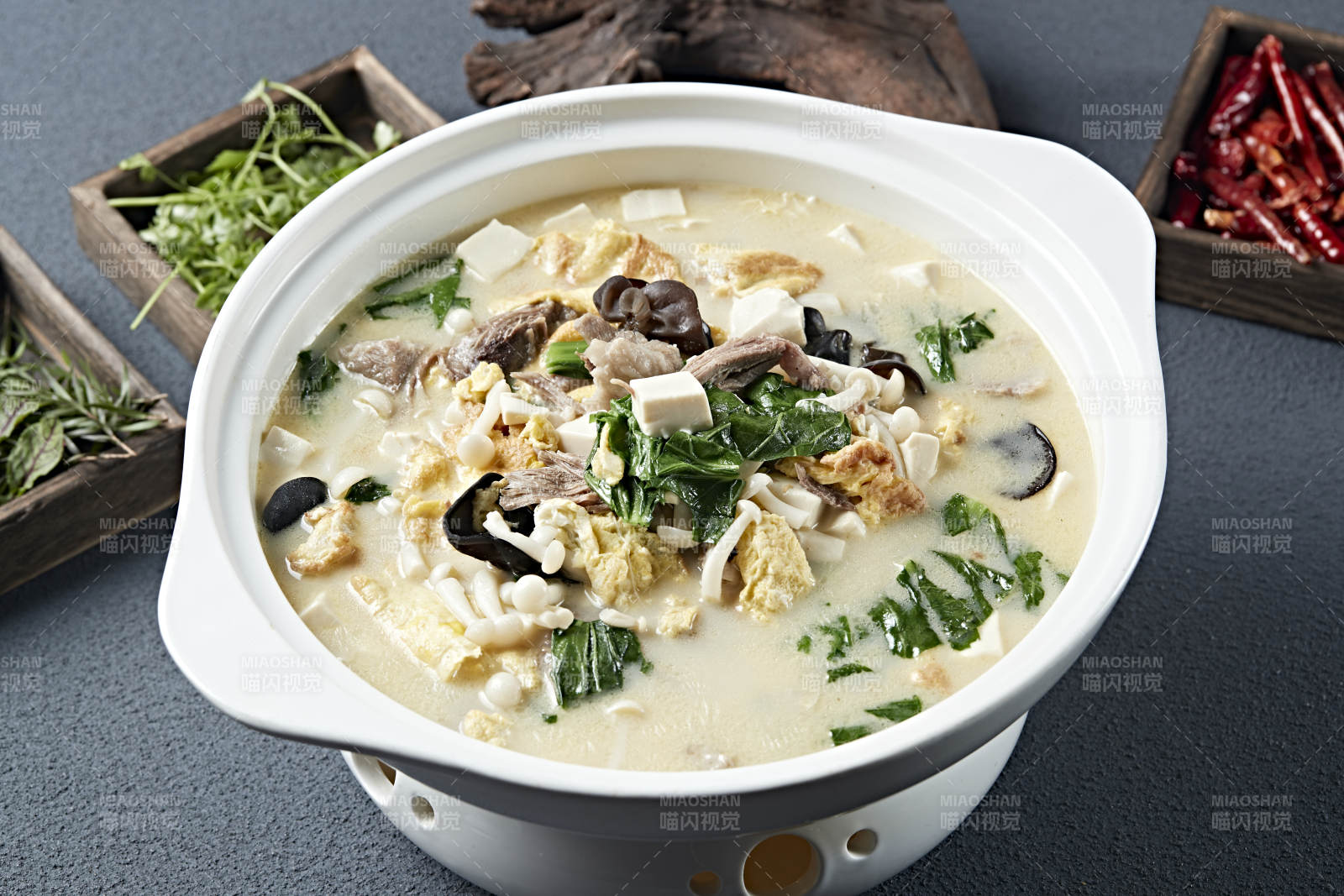 砂锅浓汤大烩菜