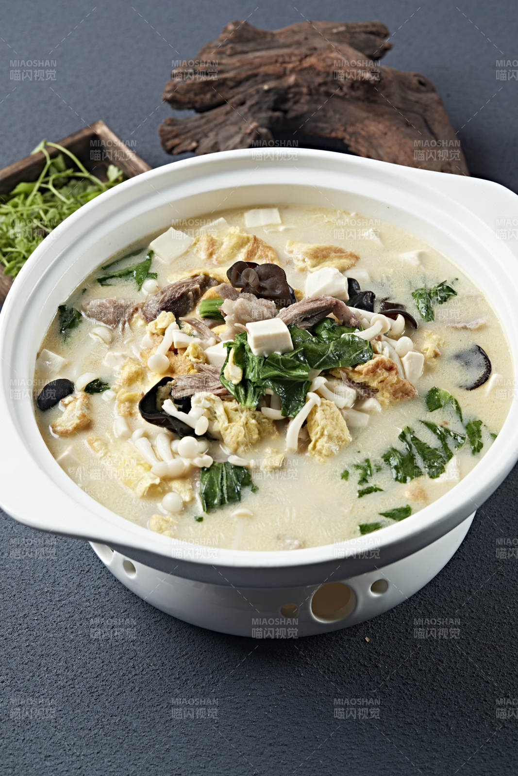 砂锅浓汤大烩菜