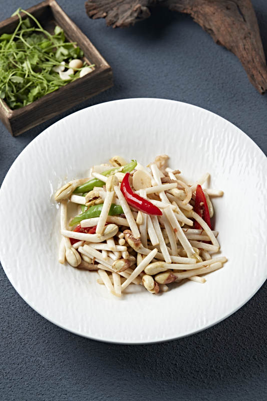 彩椒素炒花生芽