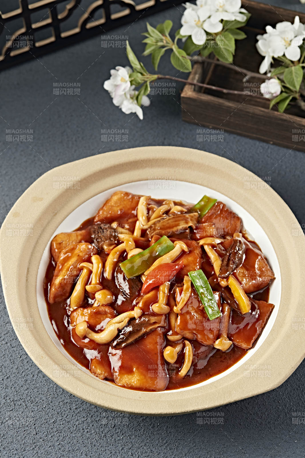 砂鍋紅燜濃汁海鮮菇油炸日式豆腐