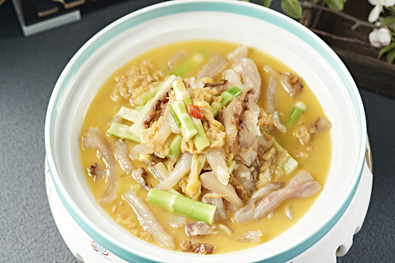 酸菜嫩笋烩蹄筋