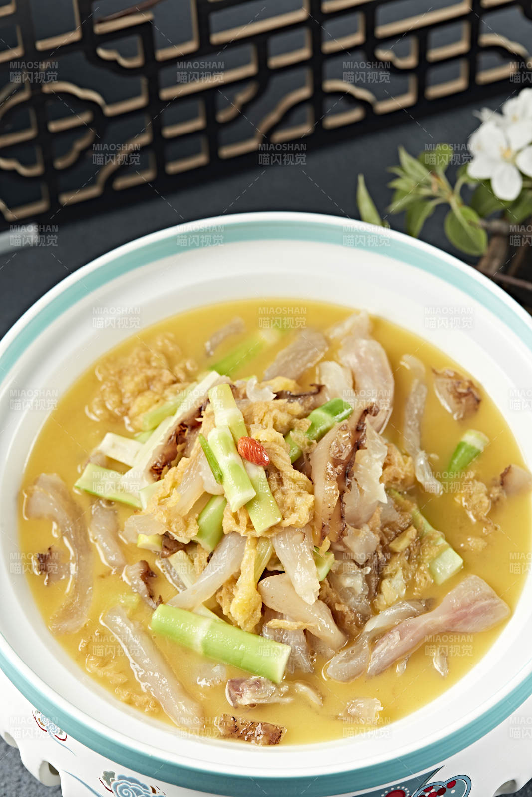 酸菜嫩笋烩蹄筋