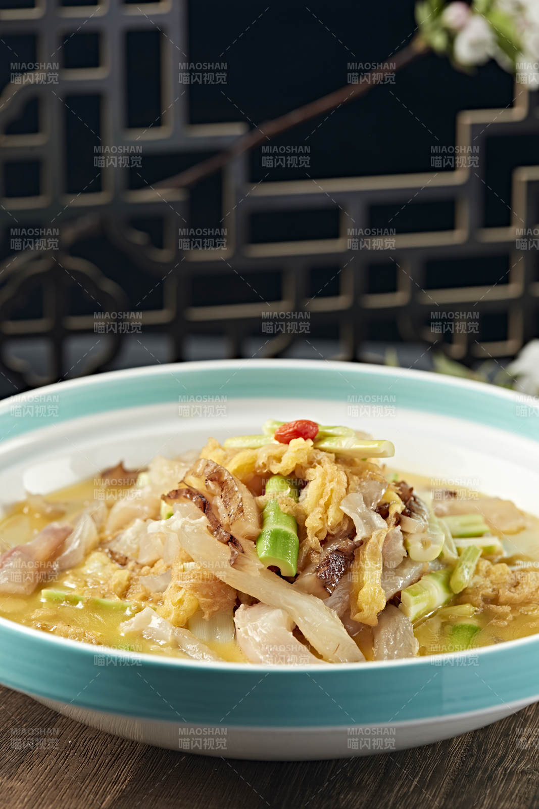 酸菜嫩笋烩蹄筋