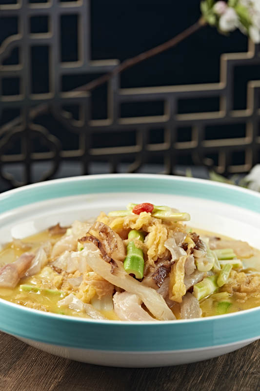 酸菜嫩笋烩蹄筋