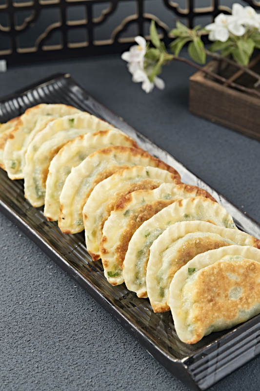 傳統面食小吃油煎韭菜盒子