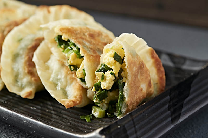 傳統面食小吃油煎韭菜盒子