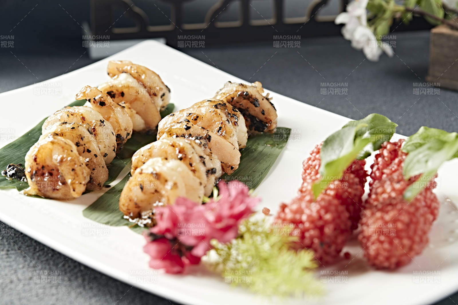 海虾两吃苏子酱烧开背大虾仁油炸荔枝虾球