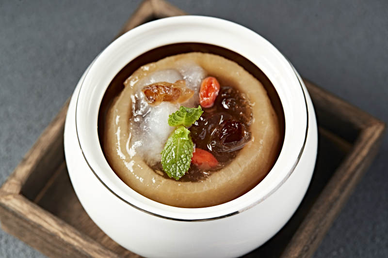 雪蛤燕窝桃胶冰糖炖雪梨