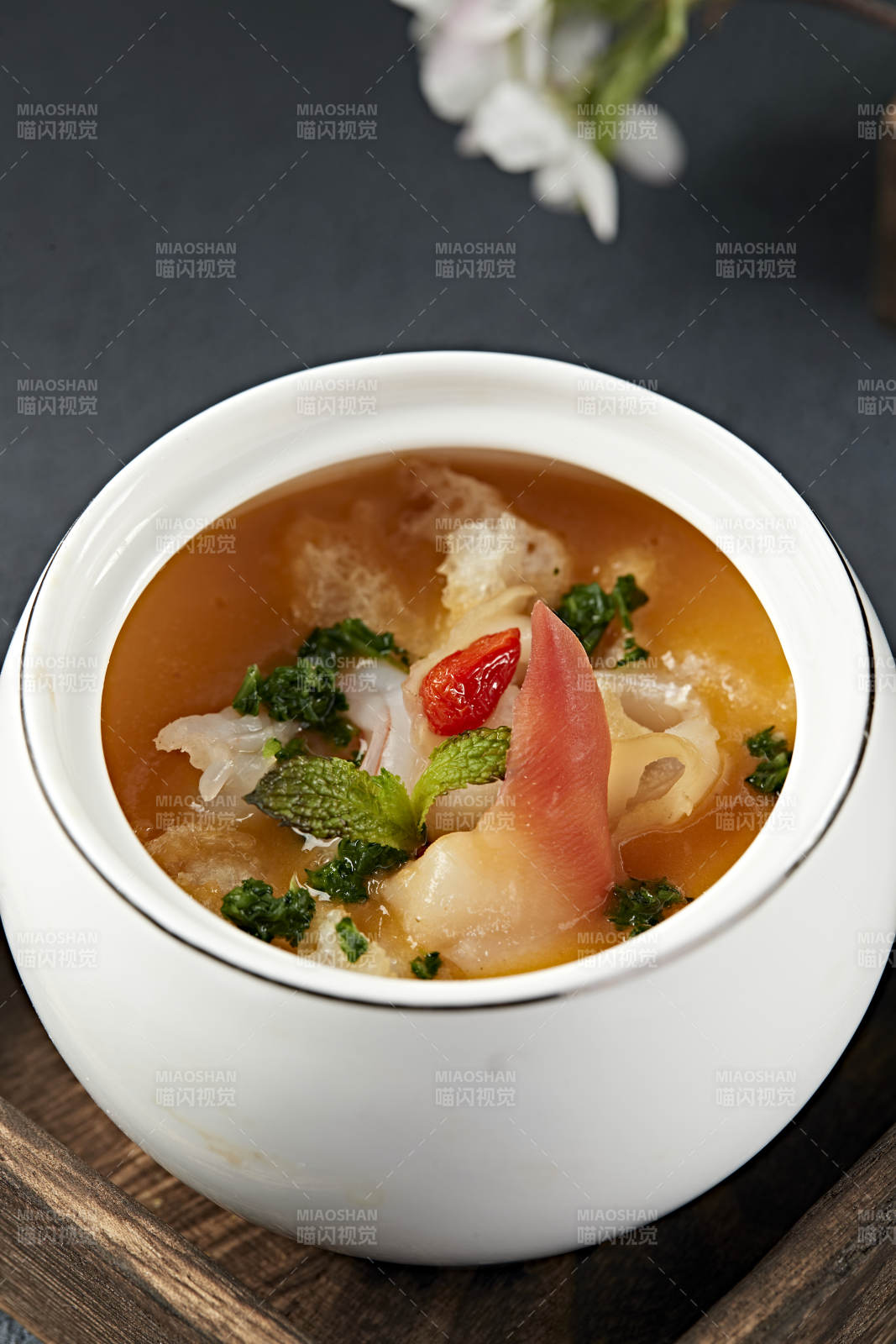 浓汤鲍汁北极贝尖炖花胶