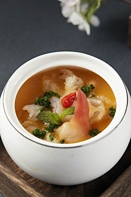 浓汤鲍汁北极贝尖炖花胶