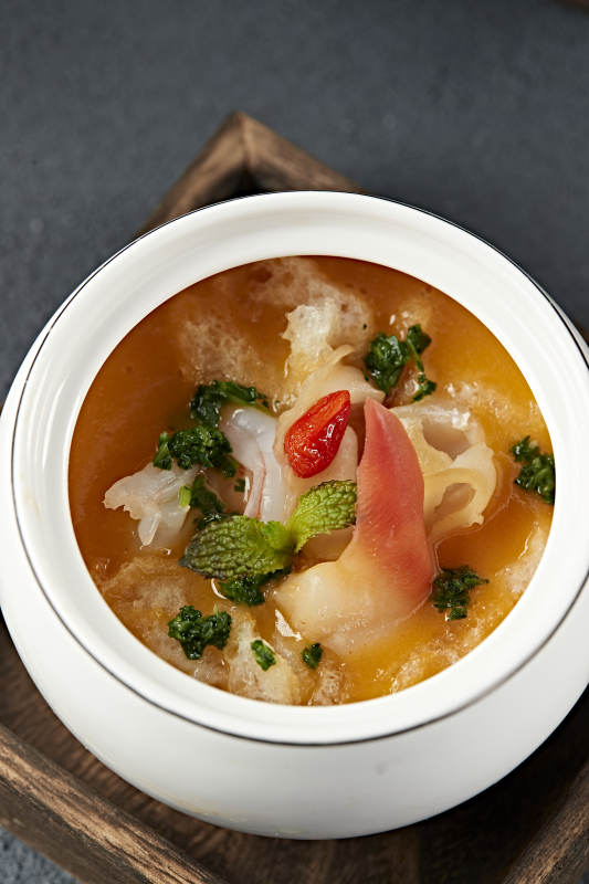 浓汤鲍汁北极贝尖炖花胶