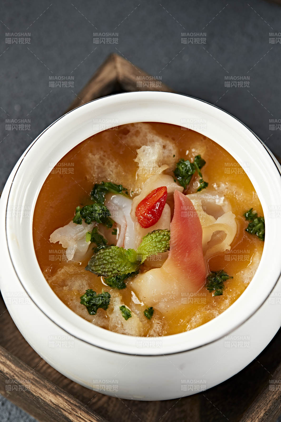 浓汤鲍汁北极贝尖炖花胶