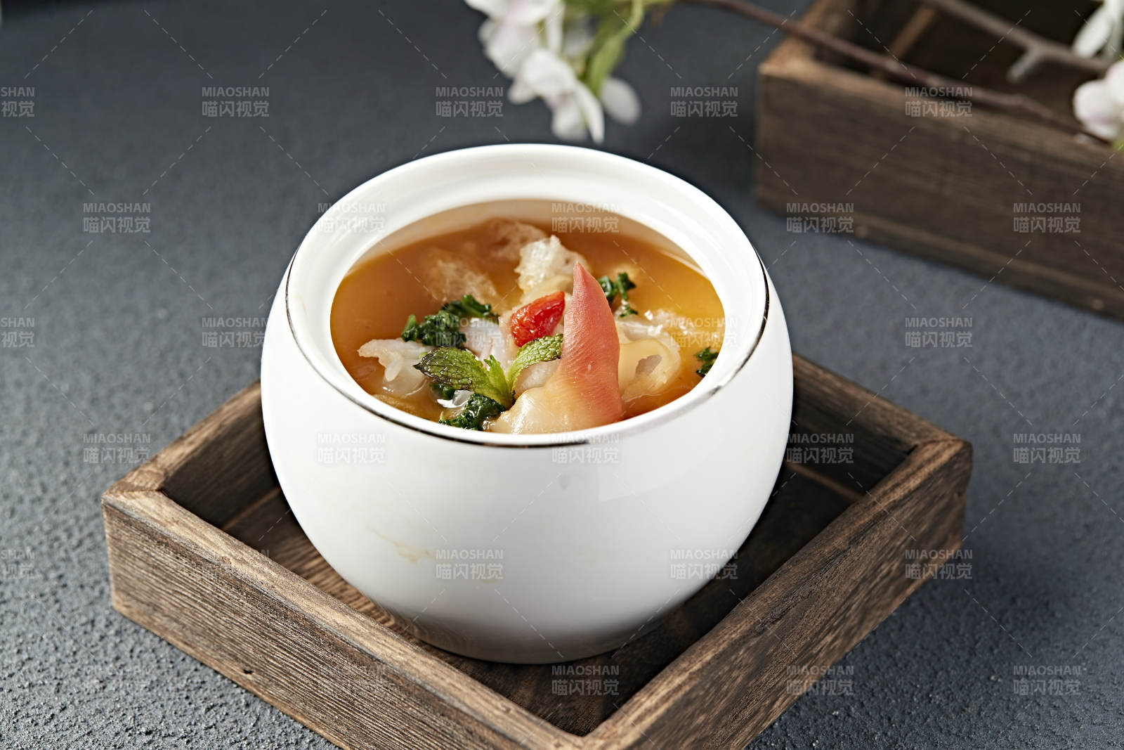 浓汤鲍汁北极贝尖炖花胶