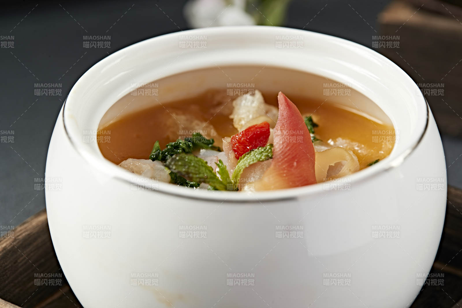 浓汤鲍汁北极贝尖炖花胶