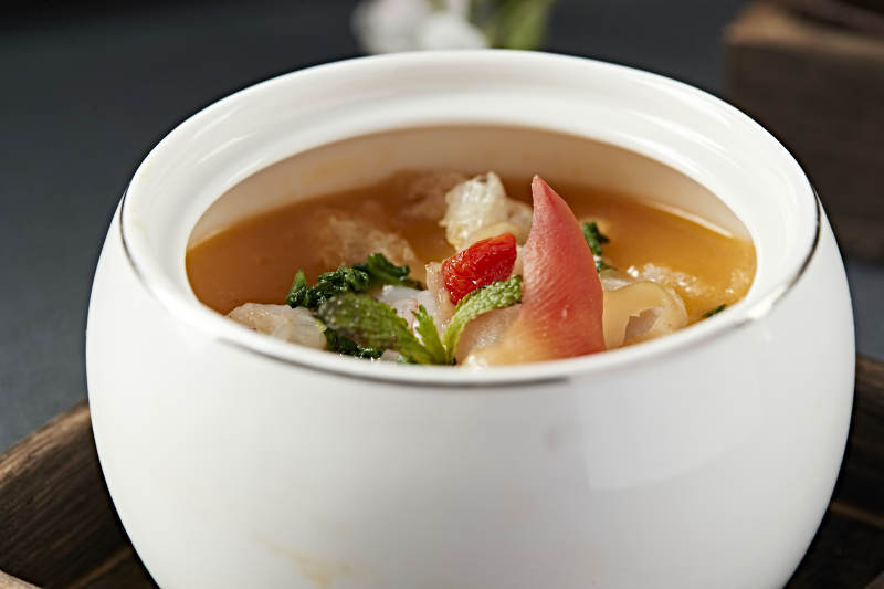 浓汤鲍汁北极贝尖炖花胶