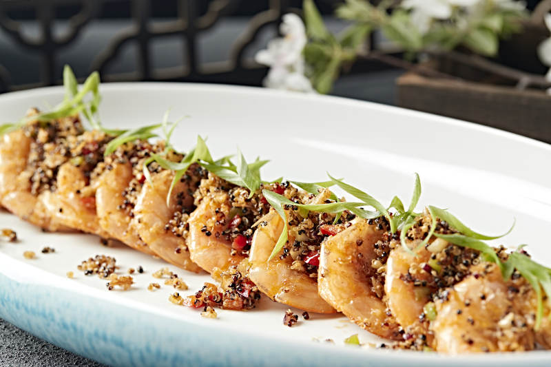 香辣藜麦碎配油炸开背大虾