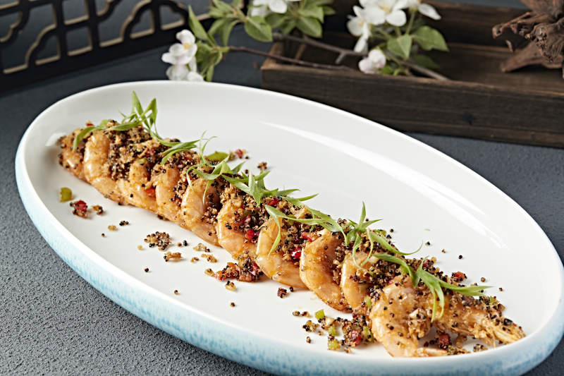 香辣藜麦碎配油炸开背大虾