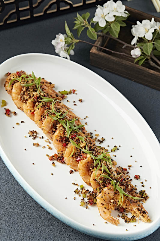 香辣藜麦碎配油炸开背大虾