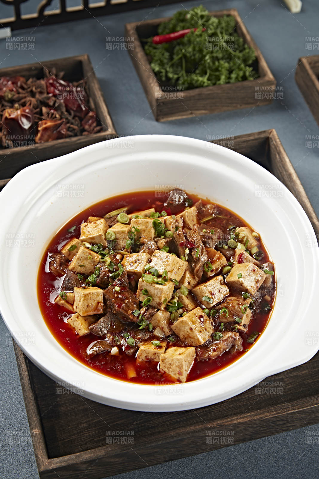 砂锅红油牛腩烧豆腐