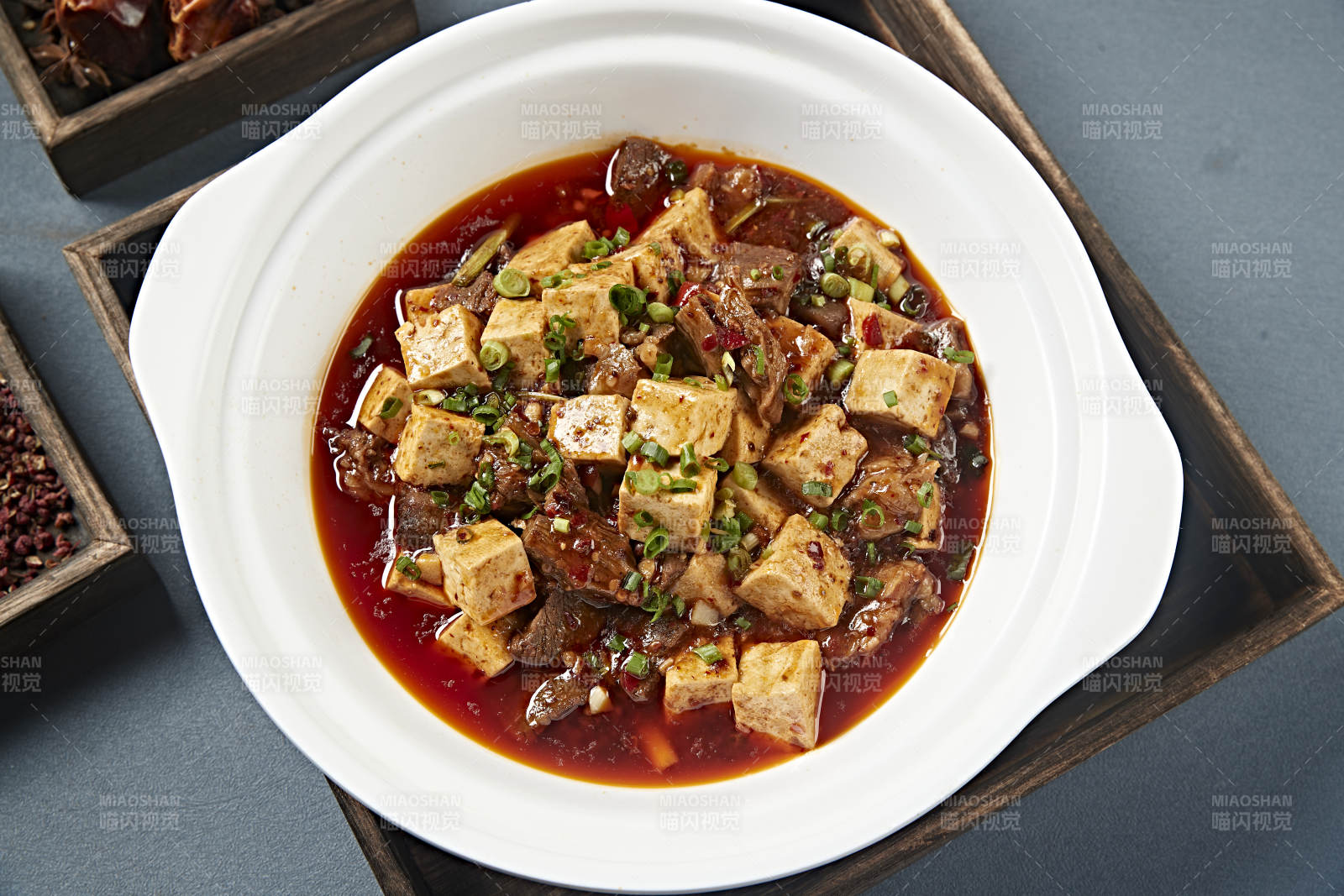 砂锅红油牛腩烧豆腐