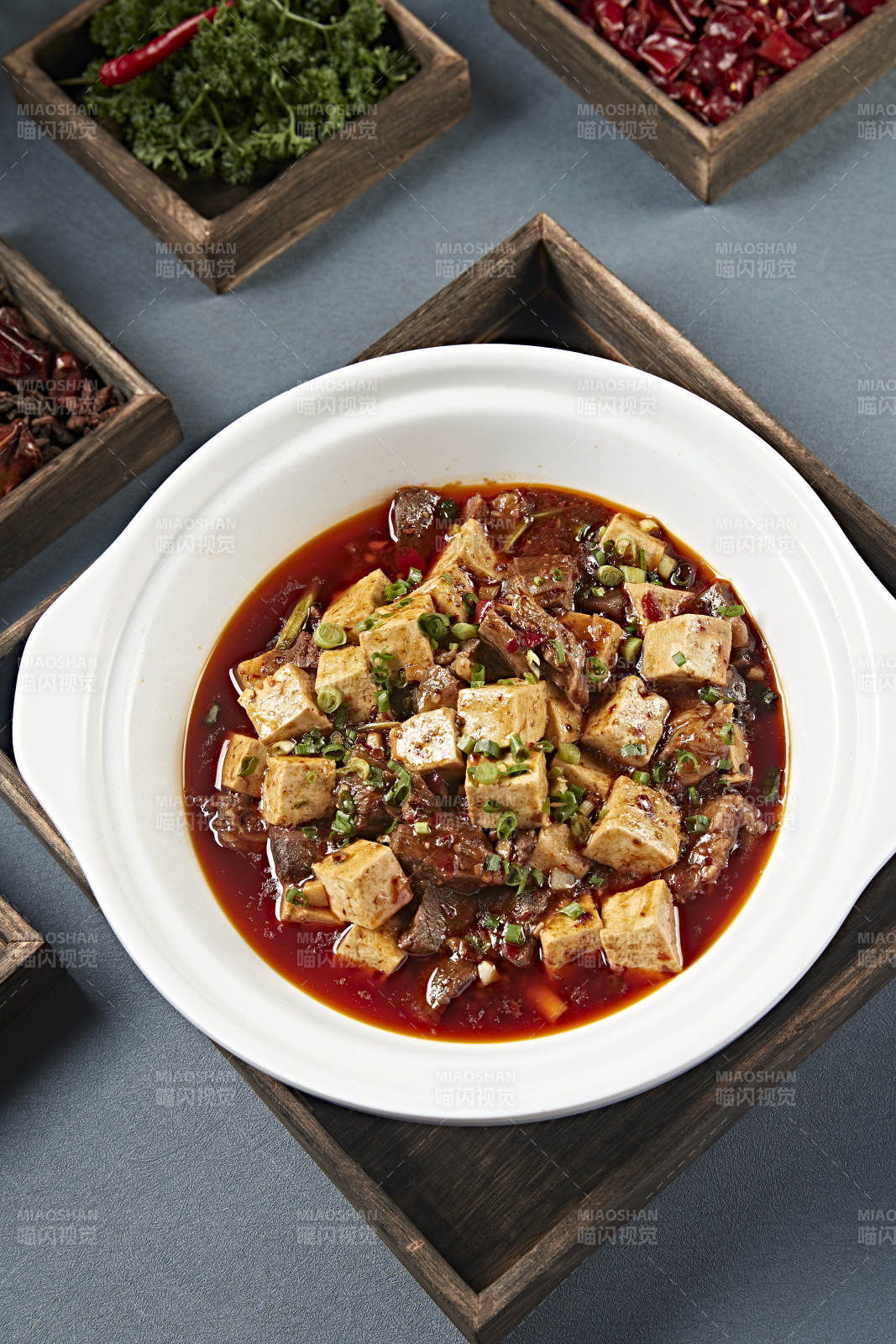 砂锅红油牛腩烧豆腐