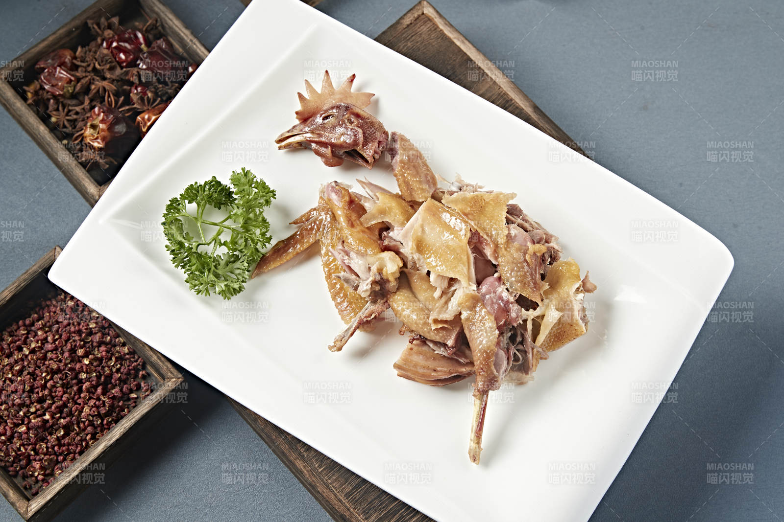 半只手撕卤味烧鸡