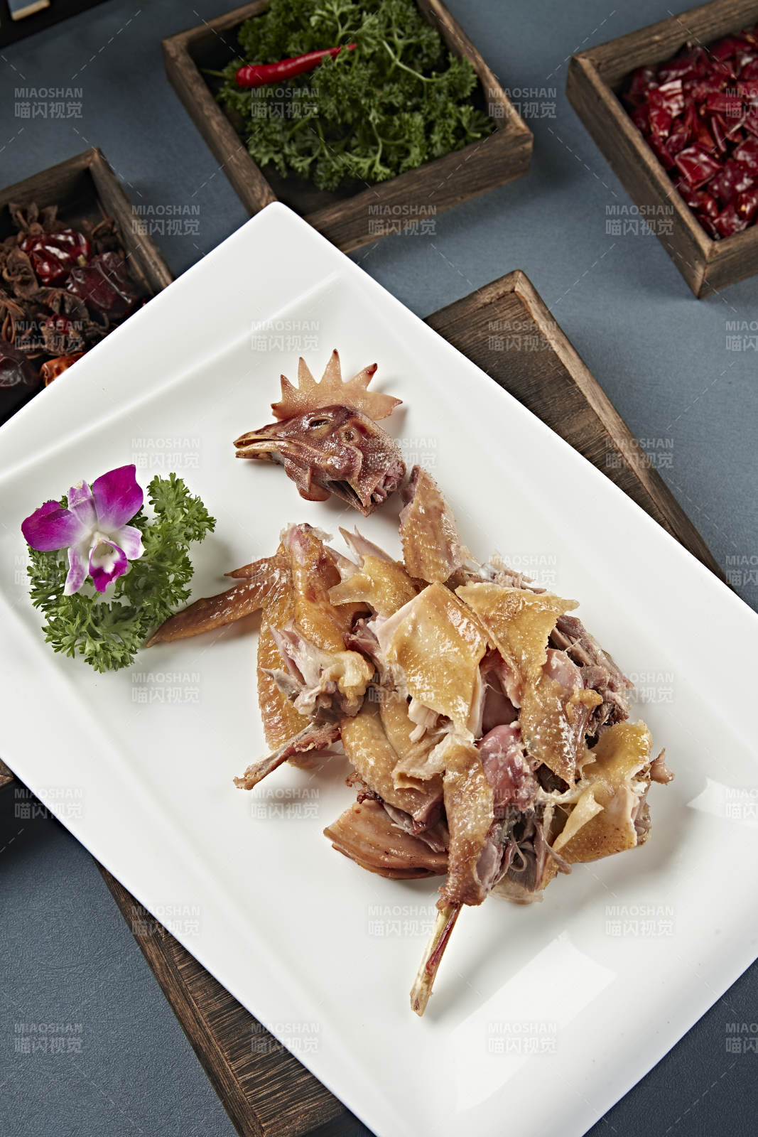 半只手撕卤味烧鸡