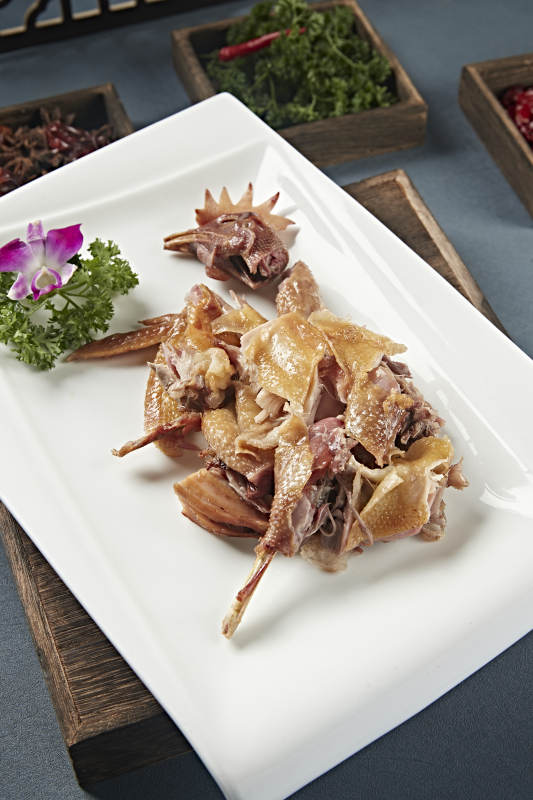 半只手撕卤味烧鸡