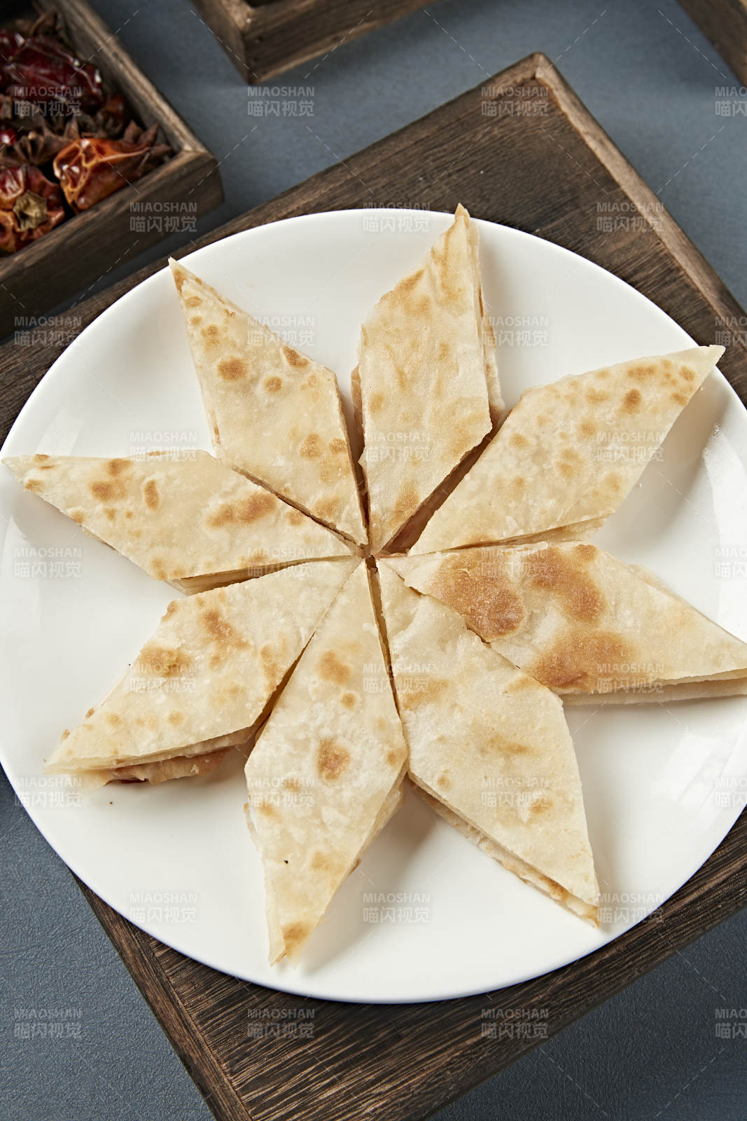 美味的手工家常烙大饼-摄影图