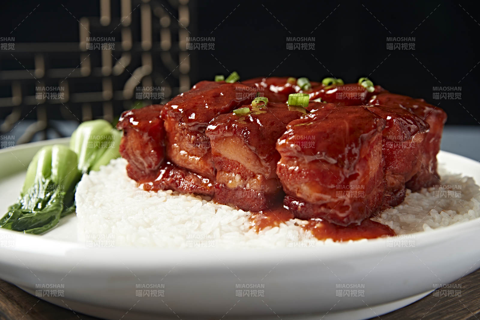 红烧五花肉配大白米饭