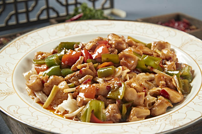 新疆风味美食辣椒烧鸡块盖面