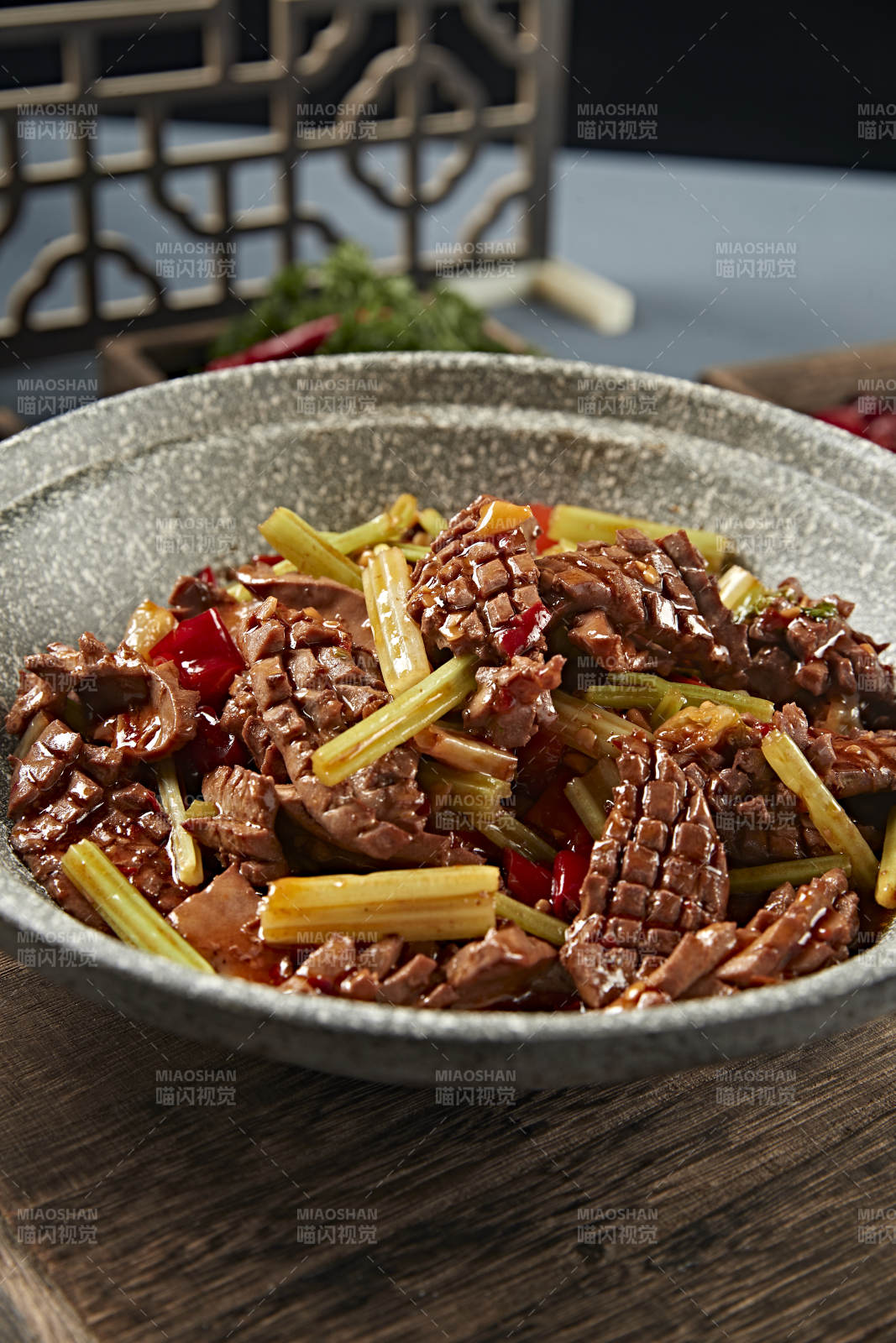 湘菜小炒剁椒西芹爆炒腰花