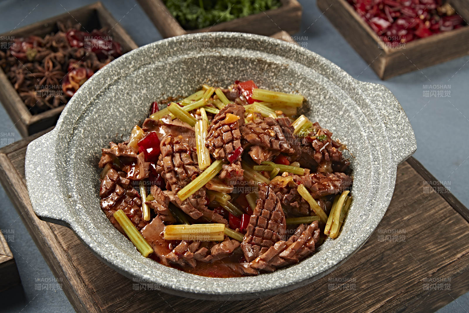 湘菜小炒剁椒西芹爆炒腰花