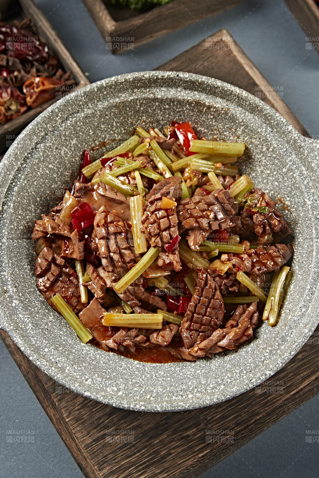 湘菜小炒剁椒西芹爆炒腰花