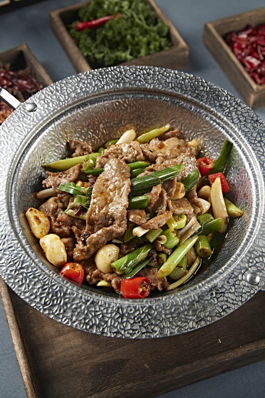 香鍋蒜子蒜薹米椒燴黃牛肉