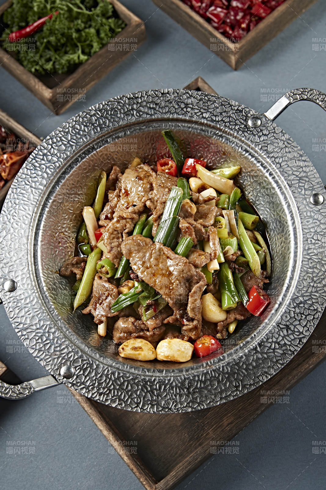 香鍋蒜子蒜薹米椒燴黃牛肉