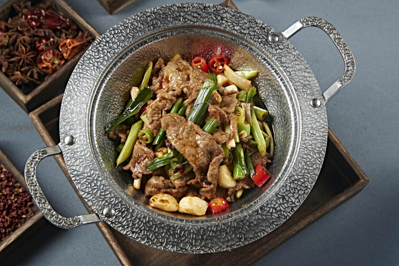 香鍋蒜子蒜薹米椒燴黃牛肉